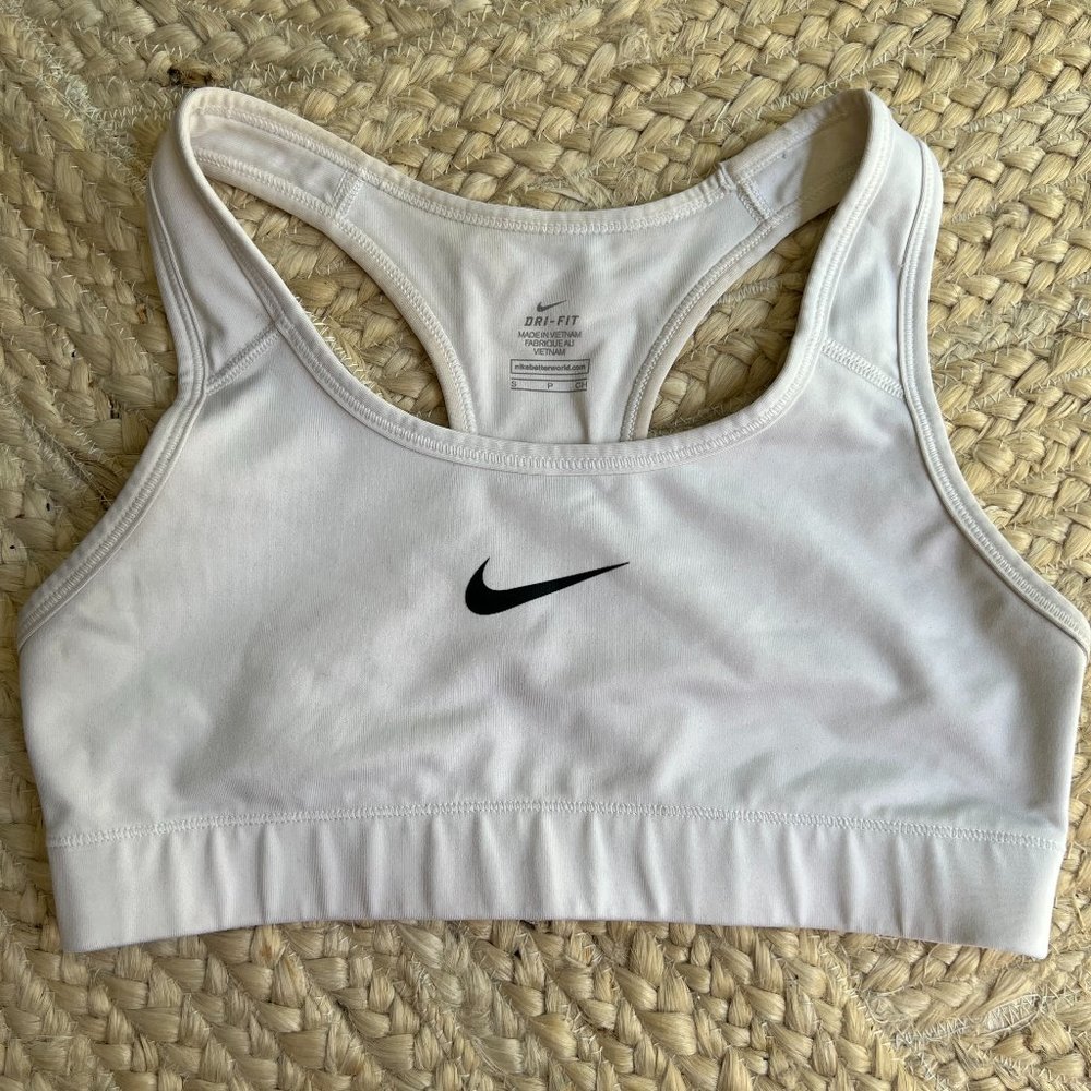 Nike Swoosh Sportsbra in White - S